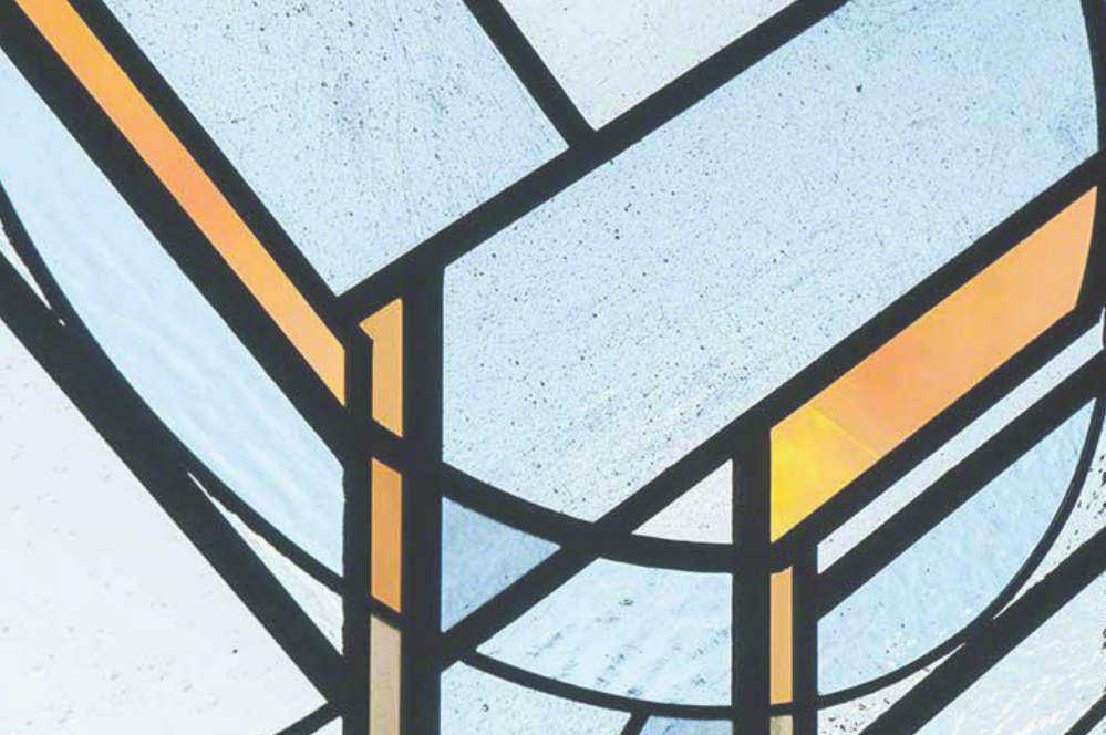 黄色の差し色が効果的な「Y」の字の部分のクローズアップ写真。